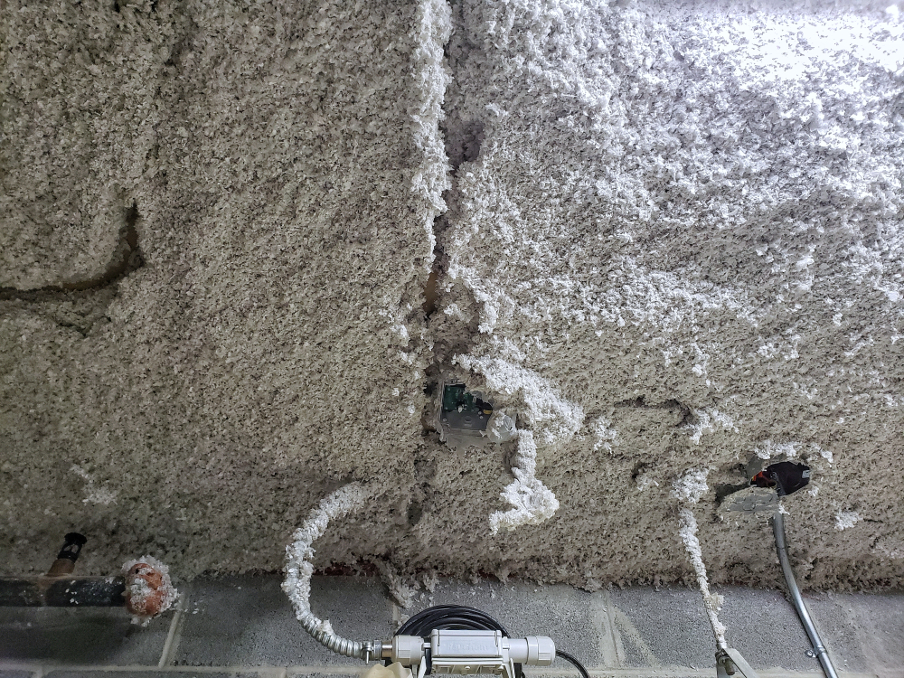 spray foam insulate garage ceiling